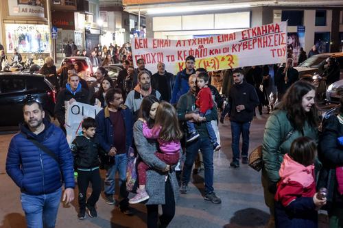 В Афинах проходит митинг, вызванный трагедией на железной дороге