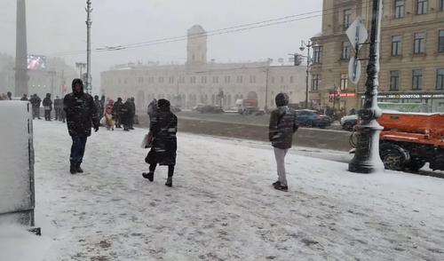 Желтый уровень опасности из-за метели будет действовать в Петербурге 8 марта