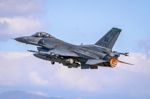 Глава администрации президента Польши Шрот заявил, что Украина не может рассчитывать на большое количество истребителей F-16