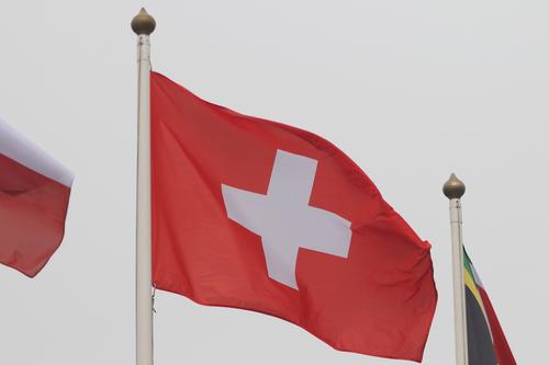 Эксперт Хэ Нанье: банки Швейцарии ждет отток капиталов из-за антироссийских санкций