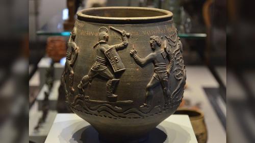 Новый анализ Колчестерской урны указывает на то, что гладиаторы сражались в римской Британии во втором веке нашей эры