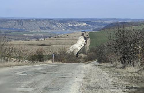 Украина начала копать километровые рвы на границе с Молдавией