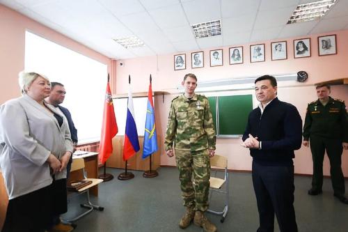 Губернатор Московской области вручил медаль «За отвагу» выпускнику Лицея Климовска