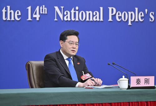 Глава МИД Китая заявил Кулебе, что Пекин обеспокоен затягиванием украинского кризиса и возможностью его выхода из-под контроля