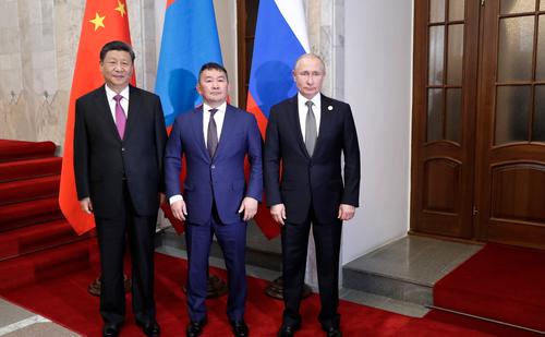 Ушаков: Путин и Си Цзиньпин создали статьи с оценками текущих отношений между Россией и Китаем