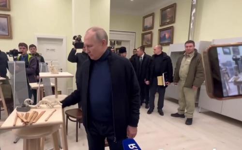 Губернатор Развожаев сообщил, что Путин приехал в Севастополь неожиданно для всех, при этом сам был за рулем автомобиля