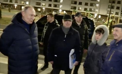 Жительница Мариуполя: люди вышли из подъезда и благодарили Путина