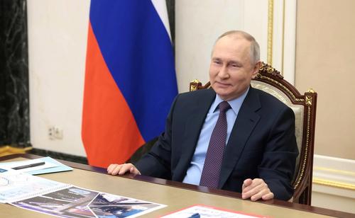 Президент Путин словами «удобно» и «красиво» оценил восстановленную филармонию в Мариуполе
