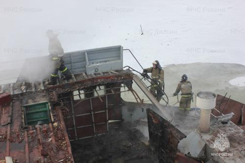 В Хабаровском крае загорелось судно