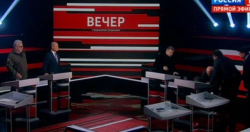«Просто не выспался»: упавший в обморок на шоу Соловьева профессор Карнеев заверил, что это никак не связано с обсуждаемой темой