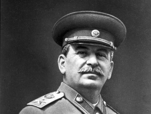 Песков назвал бесценным опытом стимулирующие телеграммы Сталина главам заводов ОПК