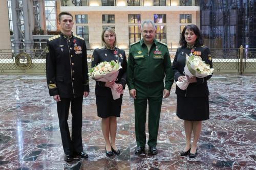 Министр обороны РФ Сергей Шойгу вручил ордена Мужества военнослужащим, отразившим атаку беспилотников в Крыму