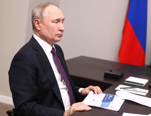 Песков: еще не принималось решение о принятии участия Путина в саммите БРИКС