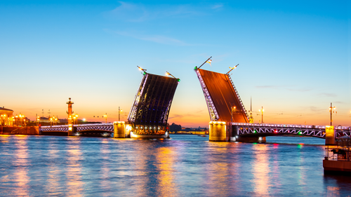 В Санкт-Петербурге за неделю разведут десять мостов
