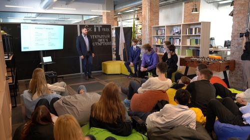 «Единая Россия» рассказала школьникам о перспективах работы в ИТ-сфере