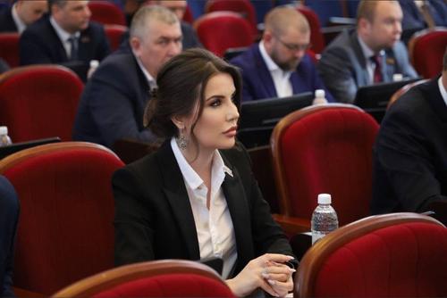 Депутат Галина Головченко подняла вопрос о наркотрафаретах на зданиях