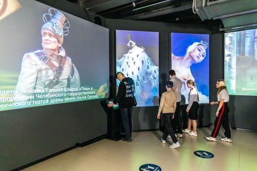 В Челябинске открыли фотовыставку, посвященную театральным костюмам