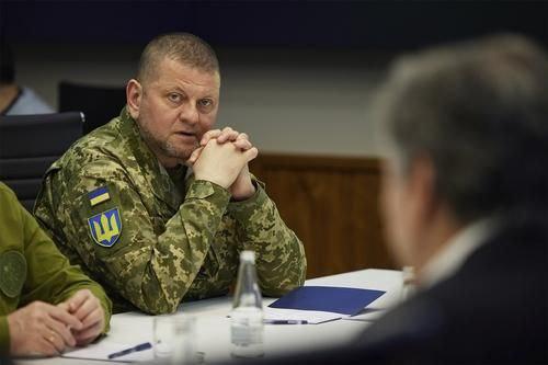 Главком ВСУ Залужный заявил, что обсудил поставки оружия с командующим войсками НАТО Каволи