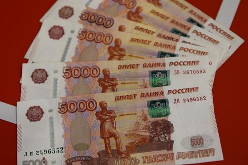 Постановление: живущие за границей россияне смогут получать пенсии на открытые в России банковские счета или за границей в рублях