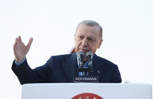 Эрдоган заявил, что благодаря его усилиям Запад не смог вовлечь Турцию в конфликт против России