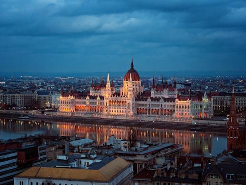 Парламент Венгрии принял резолюцию с призывом способствовать мирному урегулированию конфликта на Украине