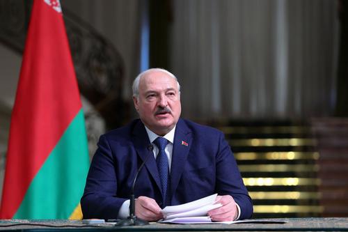 Лукашенко заявил, что Белоруссия не планирует ни на кого нападать, однако «порох надо держать сухим»