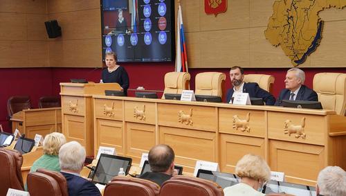 Парламент Иркутской области обсудил нехватку лекарств в аптеках и кадровый голод