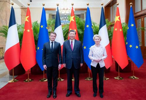 Си Цзиньпин заявил Макрону, что скорейшее прекращение огня в Украине отвечает интересам всего мира