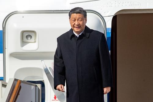 МИД КНР о вероятной беседе Си Цзиньпина с Зеленским: Пекин поддерживает связь со всеми сторонами конфликта, включая Украину