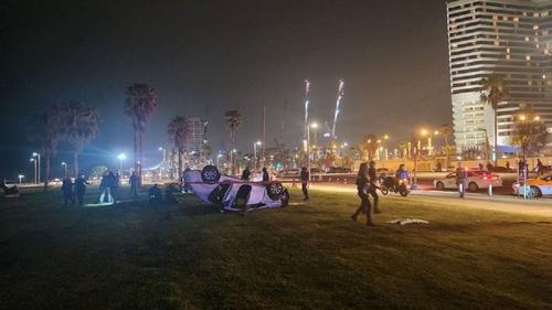В Тель-Авиве автомобиль протаранил толпу людей на набережной