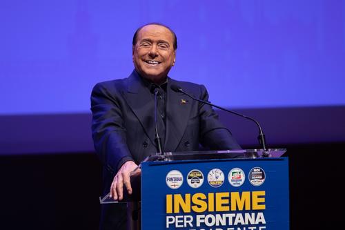 Глава МИД Италии Таяни: Берлускони, госпитализированный с легочной инфекцией на фоне рака крови, «чувствует себя хорошо»   