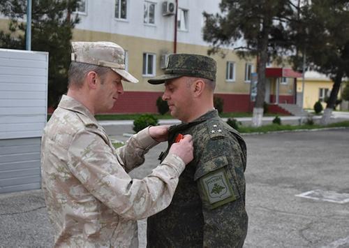 Военнослужащие ВС РФ в Таджикистане получили госнаграды 