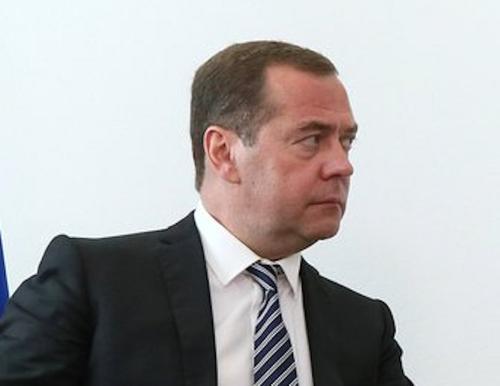 Медведев заявил, что Украина никому не нужна, поэтому в будущем ее не будет на планете