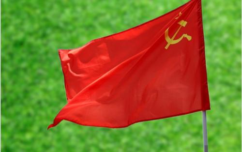 105 лет назад Красное знамя революции стало символом страны