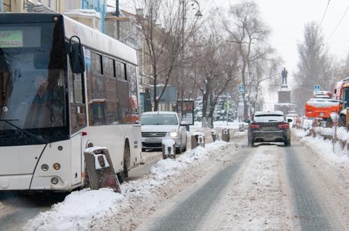 В Куйбышевском районе Донецка автобус с людьми попал под обстрел, есть пострадавшие 