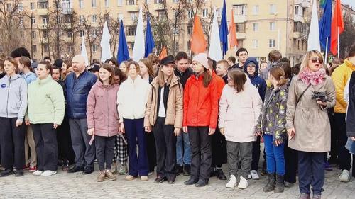 В Электростали 850 парней и девушек выстроились в огромный портрет Гагарина