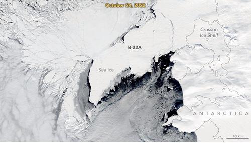 Айсберг-долгожитель, расположенный у побережья Антарктики, наконец, начал движение