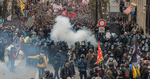 Французские профсоюзы призвали граждан страны выйти 1 мая на общенациональную акцию против пенсионной реформы