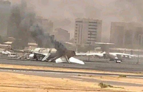 Al Arabiya: в аэропорту столицы Судана Хартуме сгорел самолет ООН  