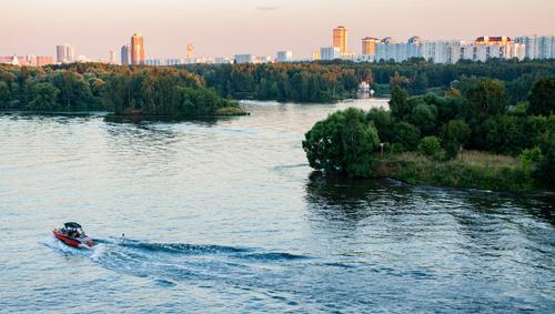 Утечка топлива в Москва-реку произошла на западе столицы