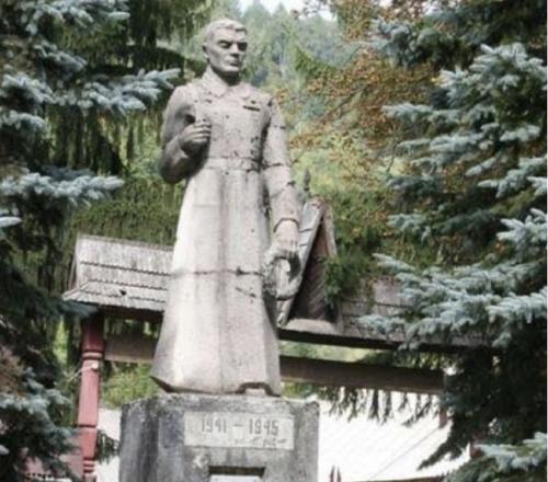 Жители украинского села отказались сносить памятник советскому солдату