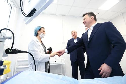 Андрей Воробьев проверил работу нового корпуса поликлиники в подмосковном Реутове