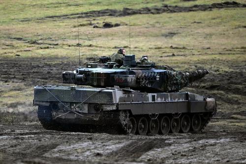 РИА Новости: страны НАТО через Румынию поставили в Одесскую область Украины шесть танков Leopard и 24 Т-72