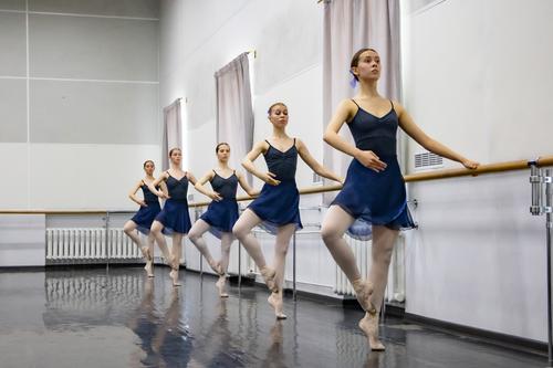 Студенты института искусств защитили экзамен по классическому танцу