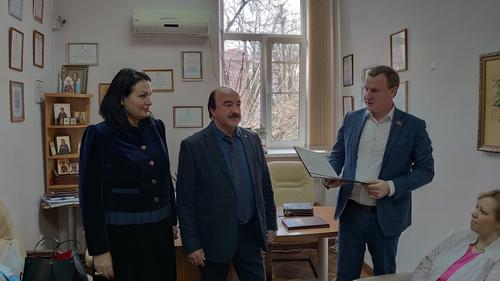Депутат ЗСК вручил краснодарским медикам благодарственные письма