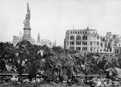 Бомбардировка Дрездена до сих пор признаётся неоднозначным решением Союзников