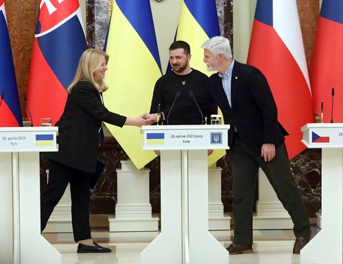 Лидеры Чехии и Словакии в ходе визита в Киев пообещали активно поддержать Украину на пути в НАТО - «когда позволят условия»