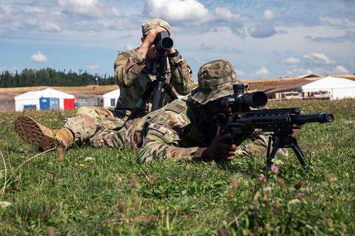 Испанские парламентарии потребовали от МО страны прокомментировать данные из секретных бумаг Пентагона о спецназе НАТО на Украине.