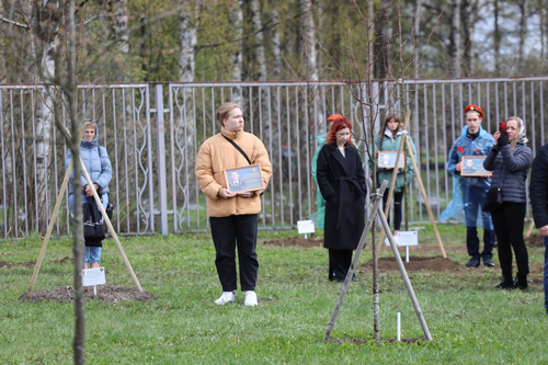 В Петербурге высадили именное дерево Владлена Татарского