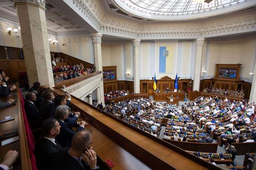 Верховная Рада приняла законопроекты о продлении военного положения и мобилизации на Украине еще на 90 дней